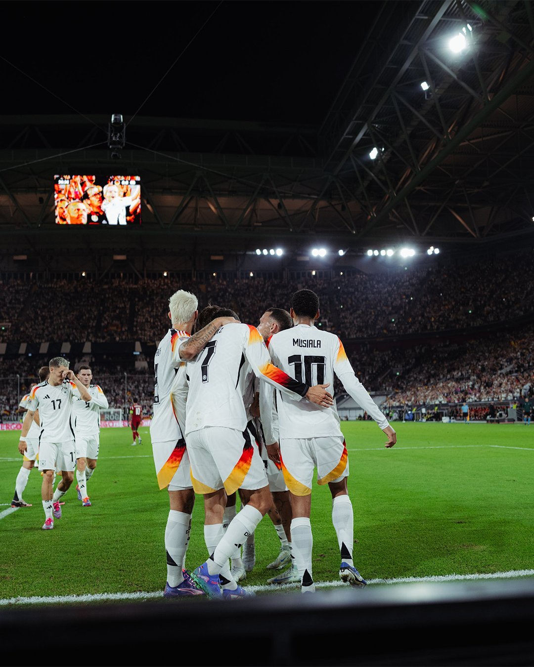 IM体育赛事直播入口-奥地利球队比赛中展现出色配合赢得掌声