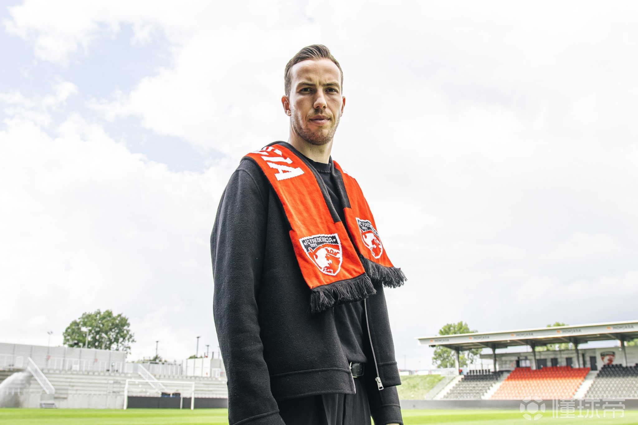 IM Sport-丹麦主教练赞誉门将：是比赛中最亮眼的球员