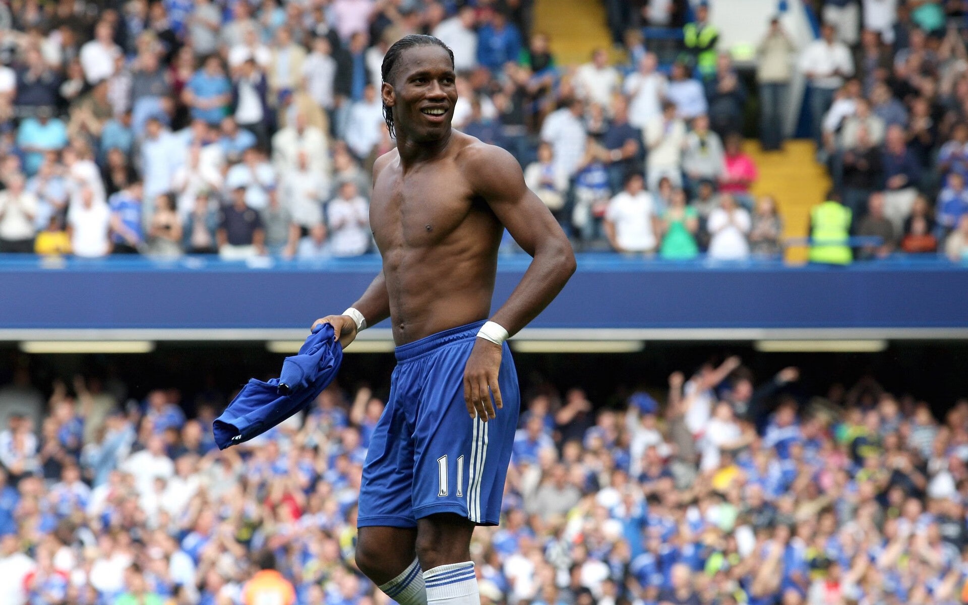 英超争冠焦点战启示录，从秘鲁稳稳拿下拜仁看足球的战术与心理博弈